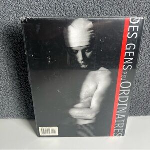 Book People Who Make a Difference / Des gens peu ordinaires by Margaret Atwood.